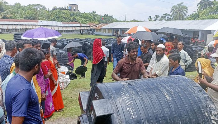 মোরেলগঞ্জে ২৫৭ পরিবার পেল পানির ট্যাংকি