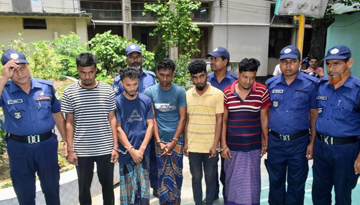 মালামাল লুটের পর কিশোরী ও তার খালাকে ‘সংঘবদ্ধ ধর্ষণ’