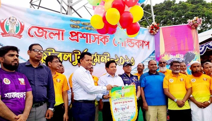বগুড়ায় জেলা প্রশাসক গোল্ডকাপ ফুটবল শুরু 
