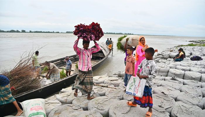 যমুনার পাড়ে
