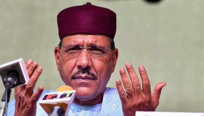 নিজ রক্ষীদের হাতে আটক নাইজারের প্রেসিডেন্ট
