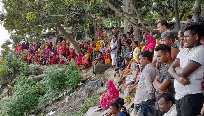 ‘আমাদের ছেলের শরীরডা ফিরায় দাও খোদা’