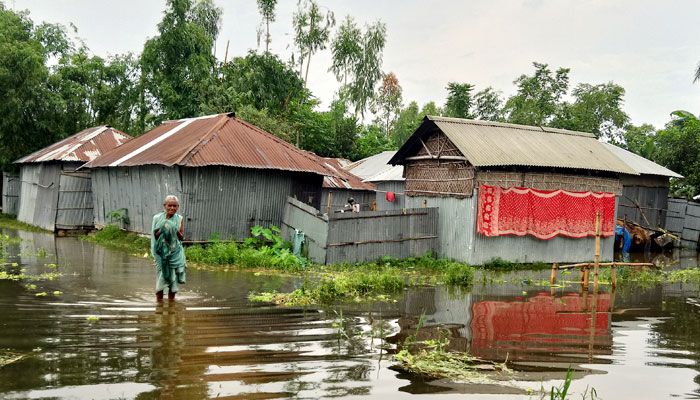 উজানের ঢলে ভাসছে উত্তরের মানুষ