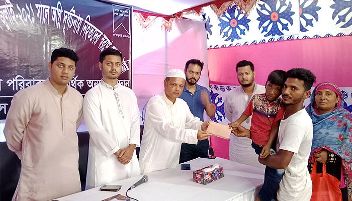 রূপগঞ্জে নিহত ৫৪ শ্রমিক পরিবারকে আর্থিক অনুদান