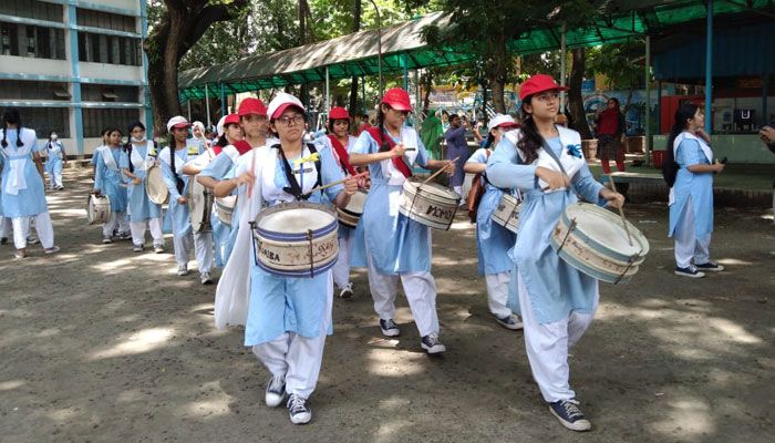এসএসসির ফল প্রকাশের পর শিক্ষার্থীদের উল্লাস