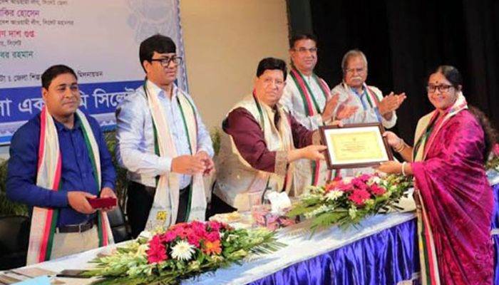 পৃথিবীর আর কোথাও রাষ্ট্রদূতরা দলবেঁধে মন্তব্য করেন না : পররাষ্ট্রমন্ত্রী