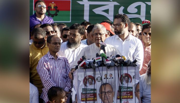 পদত্যাগ না করলে পালানোর পথ পাবেন না, সরকারকে মির্জা ফখরুল