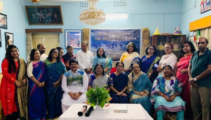 কবি রফিক আজাদ প্রাঙ্গণে বর্ষার কবিতা পাঠ ও আড্ডা অনুষ্ঠিত