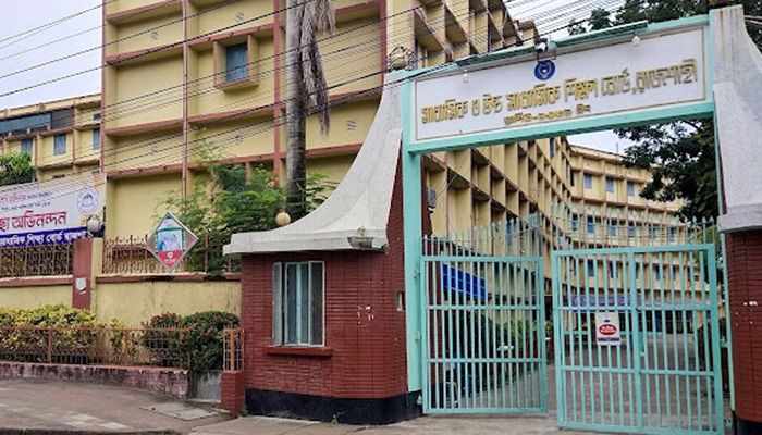 রাজশাহী বোর্ডে পাসের বেড়েছে, এগিয়ে মেয়েরা