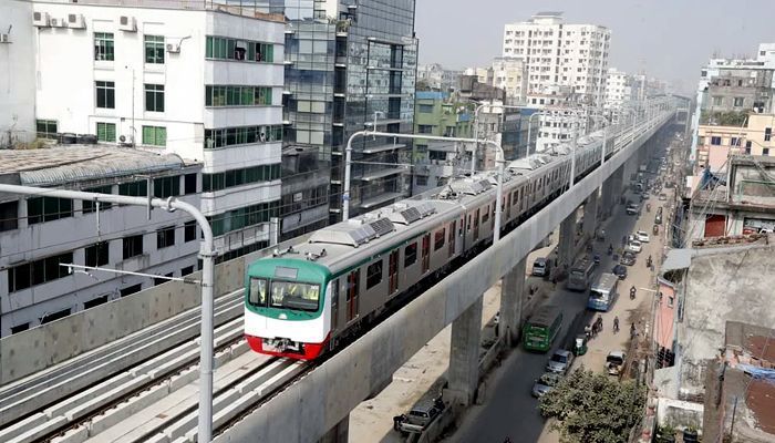কারিগরি ত্রুটিতে বন্ধ মেট্রোরেল