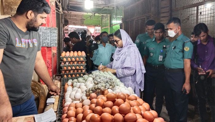 চট্টগ্রামে হয়রানির অভিযোগে ডিম বিক্রি বন্ধ আড়তদারদের