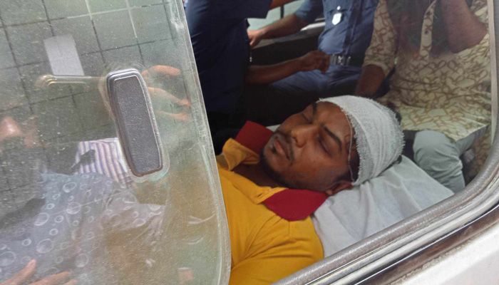 ফেসবুকে ‘বিতর্কিত’ পোস্ট, শিবির নেতাকে পেটাল ছাত্রলীগ