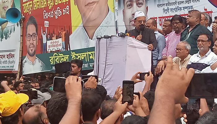 ক্ষোভ চূড়ান্ত পর্যায়ে যাওয়ার আগে মানে মানে কেটে পড়ুন