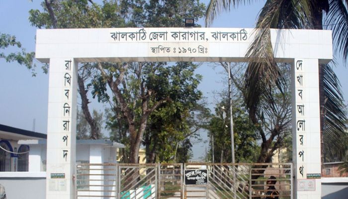 সেবাপ্রার্থী নারীকে অনৈতিক প্রস্তাব জেলারের