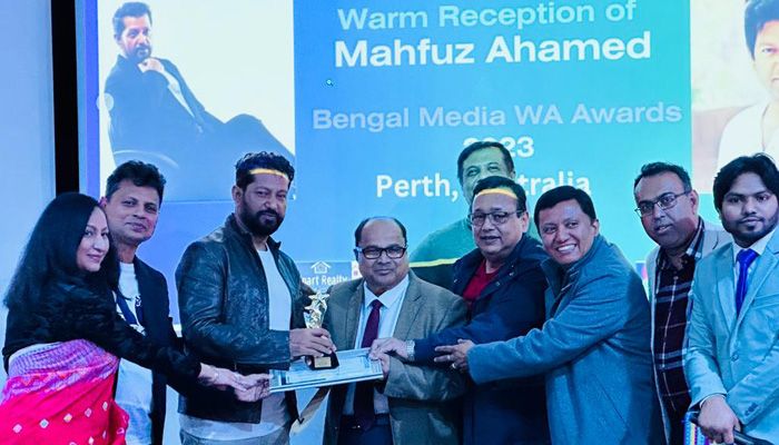 অস্ট্রেলিয়ায় ‘আইকনিক  অ্যাক্টর’ অ্যাওয়ার্ড পেলেন মাহফুজ আহমেদ
