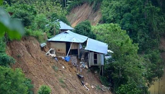 চকরিয়ায় পাহাড় ধসে এক পরিবারের ২ শিশুর মৃত্যু
