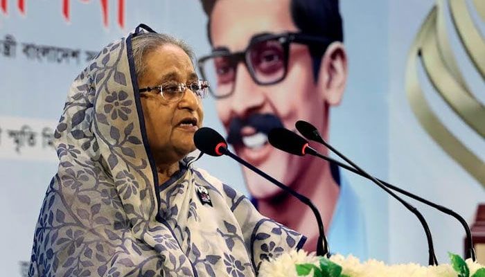আমি যতক্ষণ আছি দিয়ে যাচ্ছি : প্রধানমন্ত্রী
