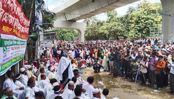 এবার কাফনের কাপড় পরে আমরণ অনশনে শিক্ষকরা