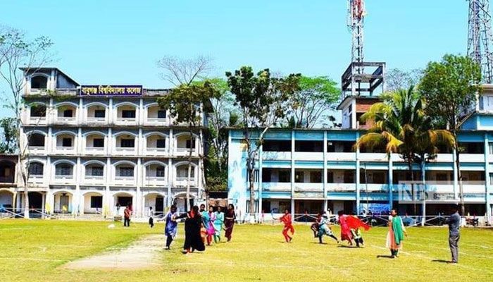 জাতীয় শোক দিবসের ব্যাজ খুলে ফেলায় শিক্ষক বরখাস্ত