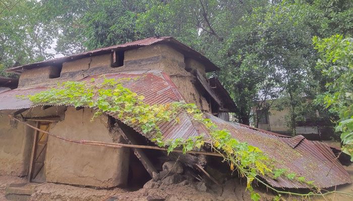 বন্যায় বিপর্যস্ত লোহাগাড়ার ক্ষত ভেসে উঠছে