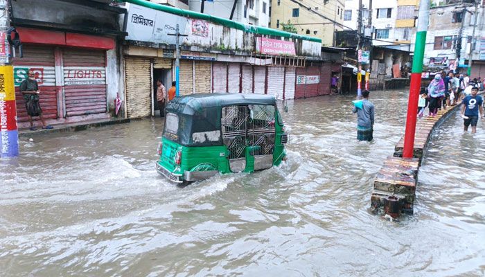 ফের ডুবল চট্টগ্রাম, এইচএসসি পরীক্ষা শুরু ১ ঘণ্টা পর