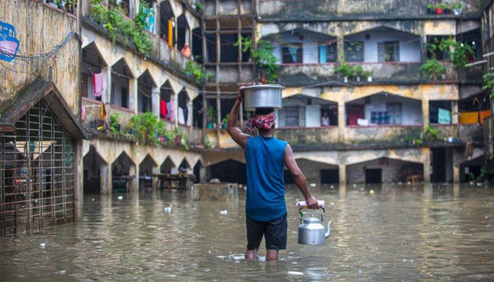খাবার ও বিশুদ্ধ পানির সংকটে বন্দরনগরী