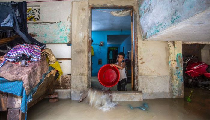 খাবার ও বিশুদ্ধ পানির সংকটে বন্দরনগরী