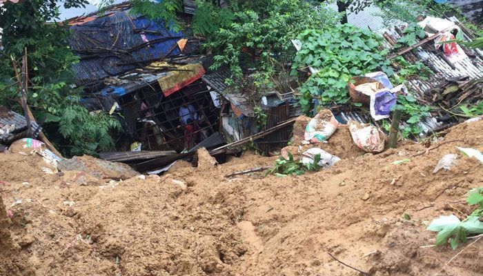 পাহাড়ধসে বাবা-মেয়ের মৃত্যু, রেল কর্মচারীর বিরুদ্ধে দুই মামলা