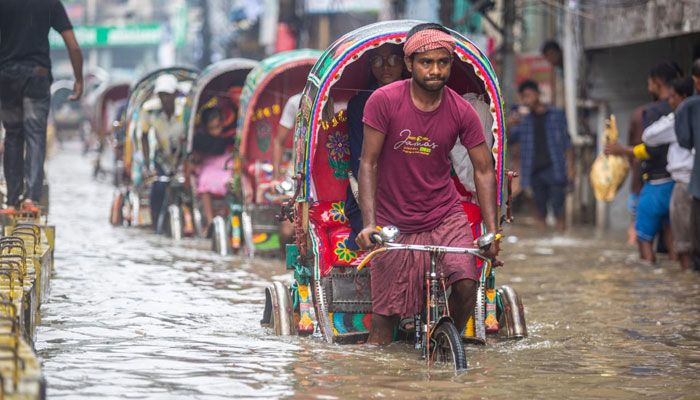 খাবার ও বিশুদ্ধ পানির সংকটে বন্দরনগরী