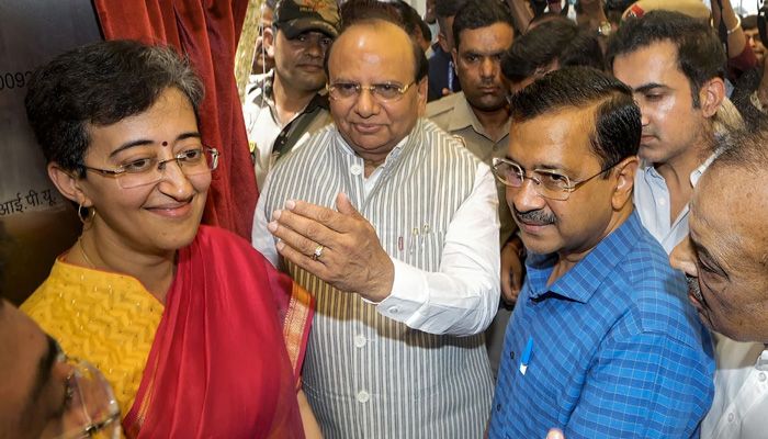 দিল্লির আমলাদের নিয়ন্ত্রণ এখন কেন্দ্রের হাতে 