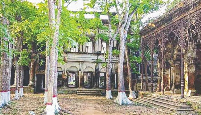 কালের সাক্ষী বাইশরশি জমিদার বাড়ি