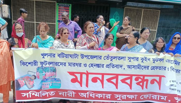 নারী ফুটবলারদের ওপর হামলায় শাস্তির দাবি
