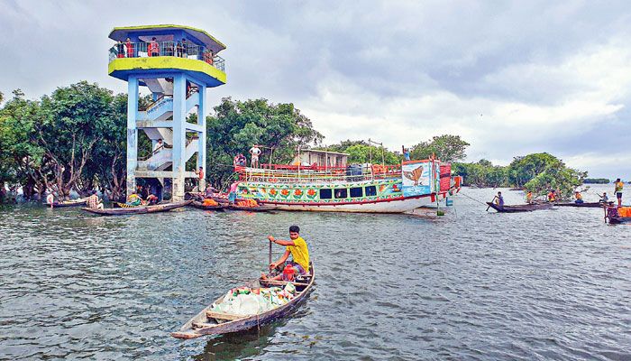 ভাগ্য খুলছে হাওর পর্যটনে