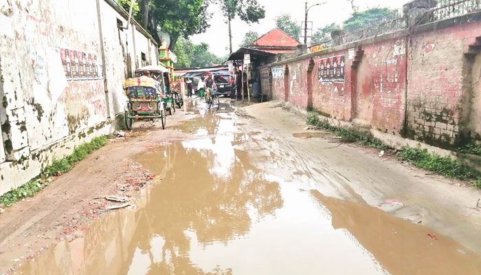 ৬৭ সড়কের ৫২টিই বেহাল