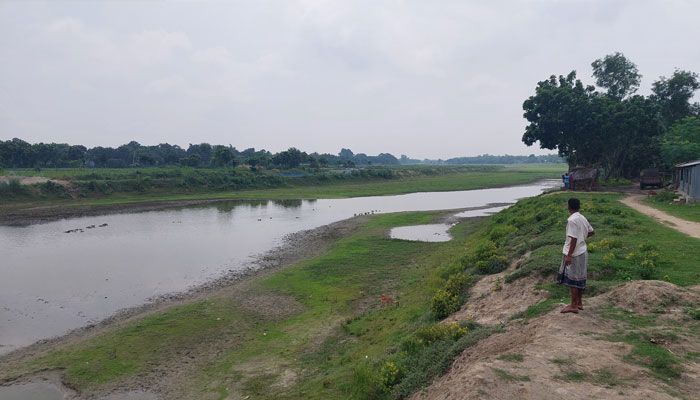 খননের পর নদী ‘পানিশূন্য’ 