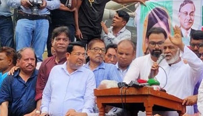 জনগণ সরকারকে লাল কার্ড দেখিয়ে দিয়েছে : মঈন খান