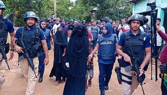 কুলাউড়ায় ‘জঙ্গি আস্তানায়’ অভিযান শেষে নারী-শিশুসহ আটক ১৩