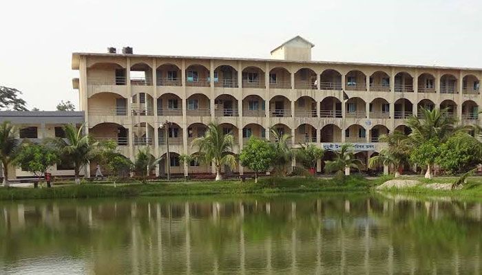 প্রায় কোটি টাকা নিয়ে লাপাত্তা অফিস সহায়ক