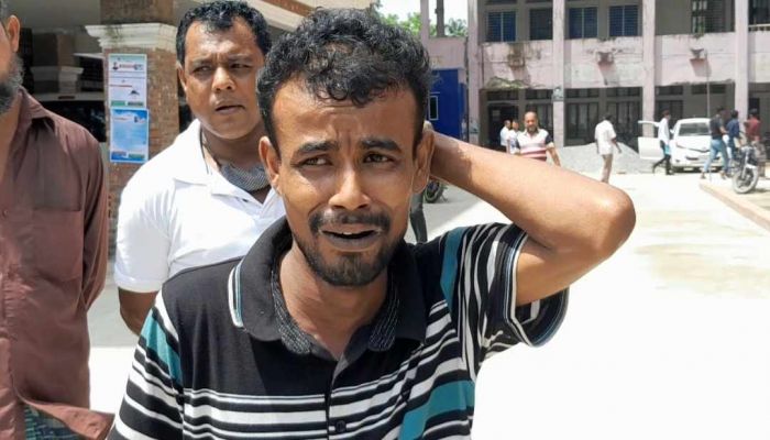 হাজিরা দিতে এসে খোয়া গেল অটোরিকশা, কান্নায় ভেঙে পড়লেন চালক