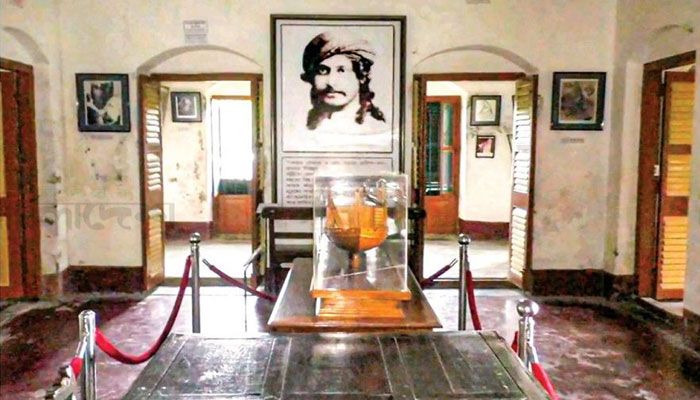 ‘তোমার সৃষ্টির পথ রেখেছ আকীর্ণ করি’