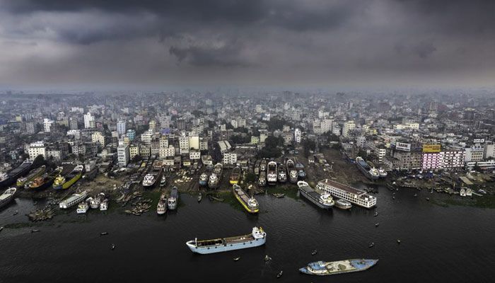 শ্রাবণের মেঘে ঢাকা বুড়িগঙ্গার আকাশ