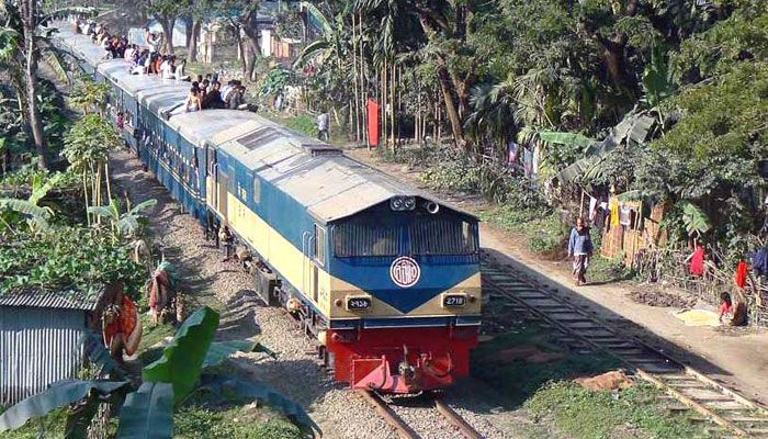 দাবি আদায়ে ট্রেন অচলের হুমকি স্টাফদের, ধৈর্য ধরার আহ্বান রেলমন্ত্রীর 