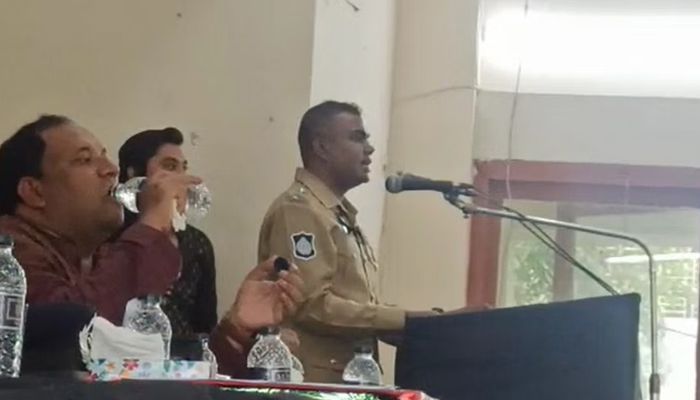 অর্থমন্ত্রীর জন্য ভোট চাওয়া সেই ওসি প্রত্যাহার