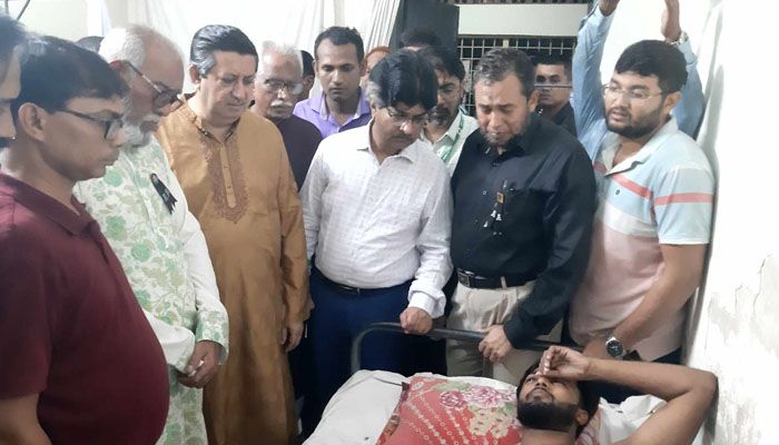চিকিৎসক-ব্যবসায়ীদের সংঘর্ষে গ্রেপ্তার ২, আজও আন্দোলন