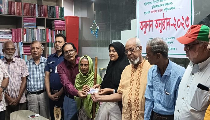 নিজের ভাতা থেকে মুক্তিযুদ্ধ জাদুঘরে অনুদান দিলেন যুদ্ধাহত মুক্তিযোদ্ধা ফারিজা