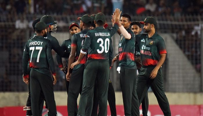 ওয়ানডেতে খালেদের প্রথম শিকার বাউস