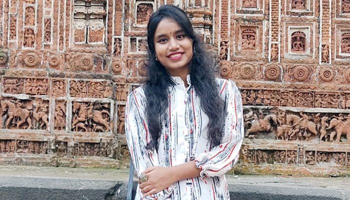 সাপ উদ্ধার করেন কণা