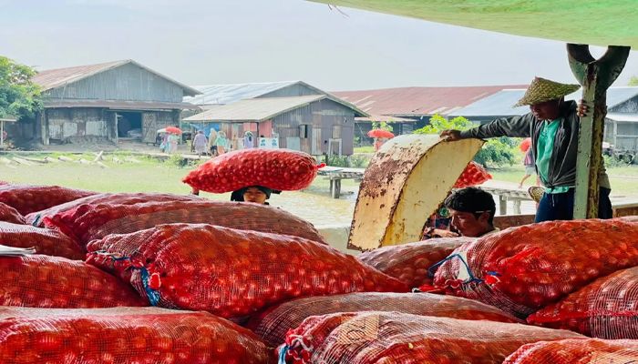 মংডু দিয়ে বাংলাদেশে খাদ্যপণ্য রপ্তানি নিষিদ্ধ করল মিয়ানমার 
