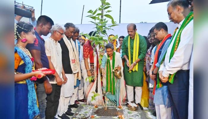 হৈমন্তী গাছে শুভ সূচনা