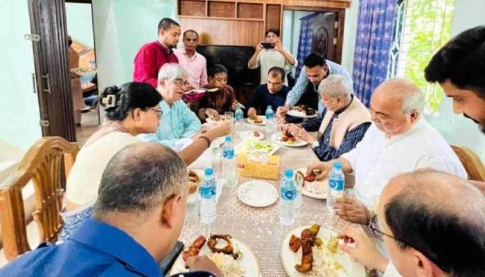 ডিবিপ্রধান হারুনের গ্রামের বাড়িতে দুই মন্ত্রীকে আপ্যায়ন